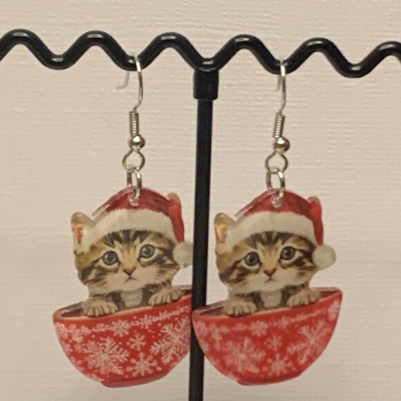 Santa Earring, Christmas Earring, Kitten Earring, Holiday Earring, Gift Idea - Picture 3 of 4